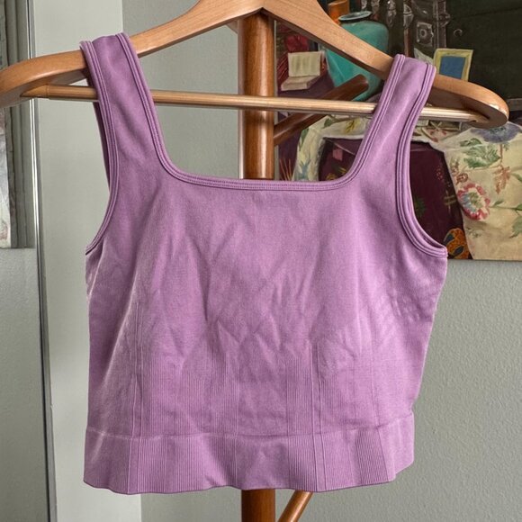 Knix - Good to Go Seamless Crop Tank in Amethyst (lilac) - Picture 2 of 7